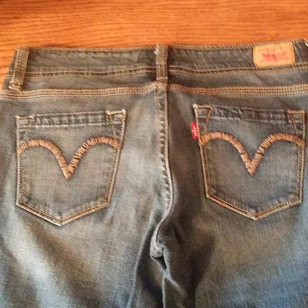 Womens juniors Levis size 7m